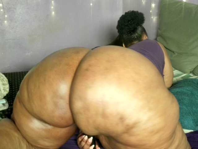 Big-Ass-Wilma live webcam show