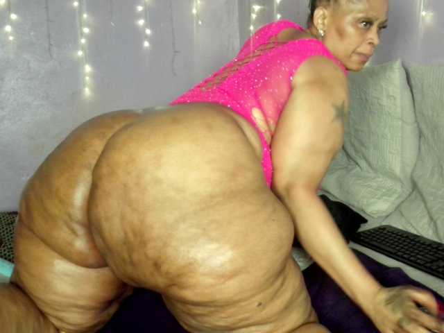 Big-Ass-Wilma live cam on BongaCams