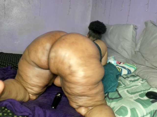 Big-Ass-Wilma live cam on BongaCams