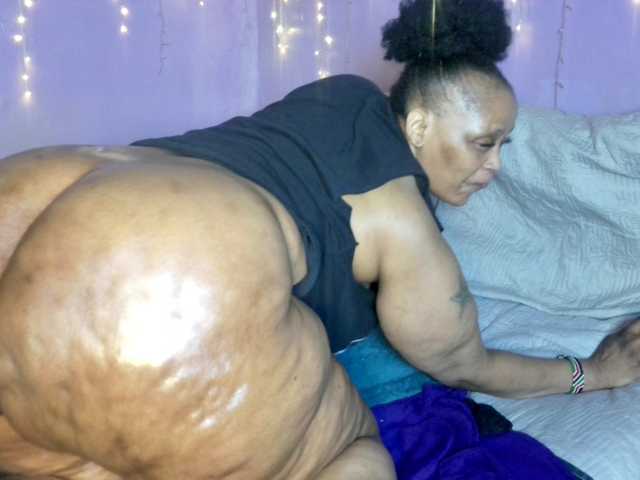 Big-Ass-Wilma live cam on BongaCams