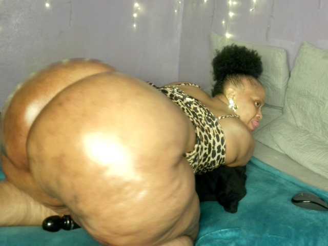 Big-Ass-Wilma live cam on BongaCams