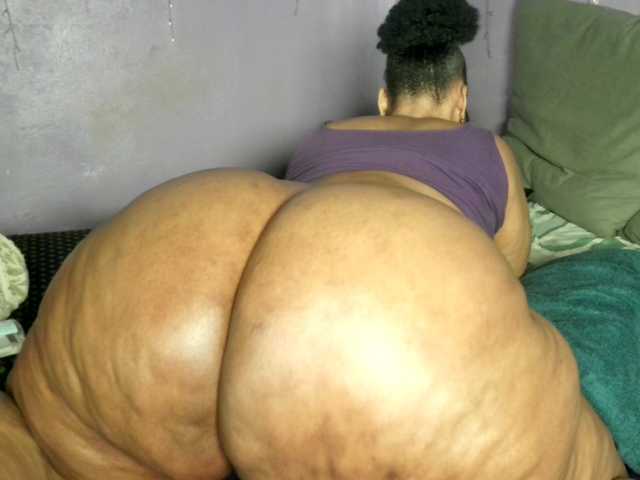 Big-Ass-Wilma live webcam show