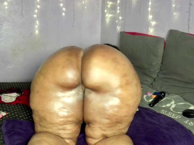 Big-Ass-Wilma live cam on BongaCams