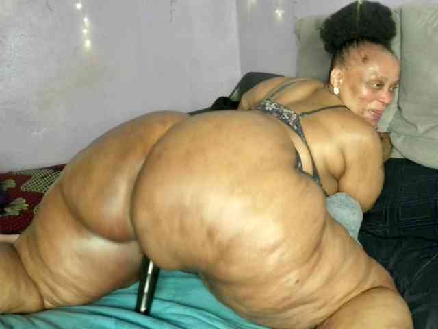 Big-ass-wilma's cam show statistics and live stream