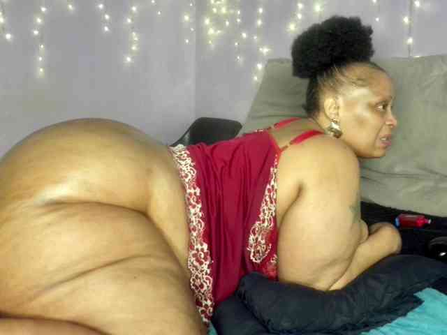 Big-Ass-Wilma Live Webcam on BongaCams
