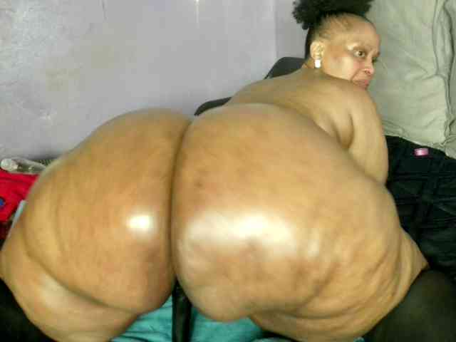 Big-Ass-Wilma Live Webcam on BongaCams