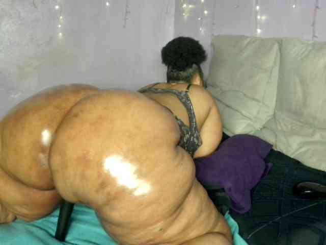 Big-Ass-Wilma Live Webcam on BongaCams
