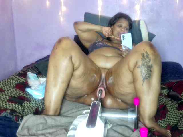 Big-Ass-Wilma webcam