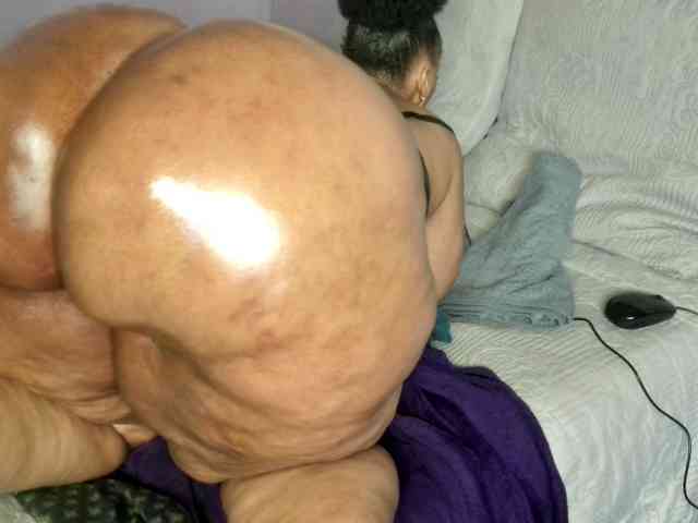 Big-Ass-Wilma webcam