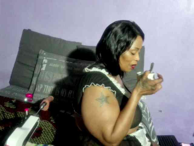 Big-Ass-Wilma webcam