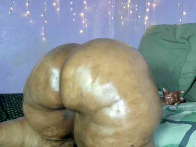 Big-Ass-Wilma webcam