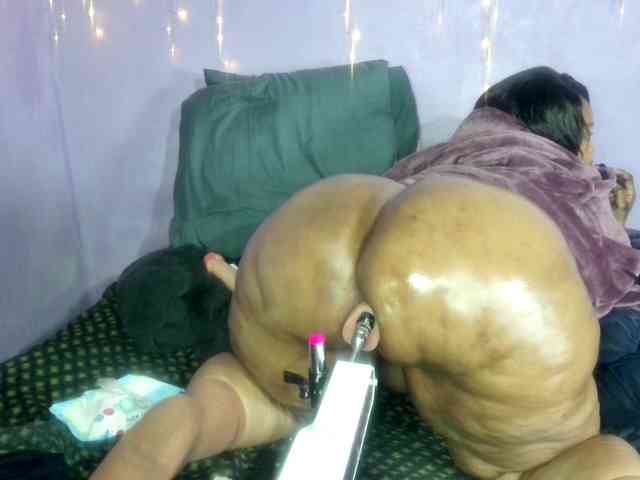 Big-Ass-Wilma webcam