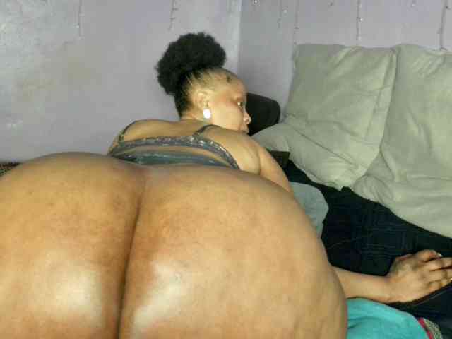 Big-Ass-Wilma Live Webcam on BongaCams