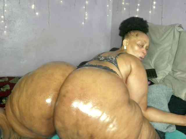 Big-Ass-Wilma Live Webcam on BongaCams
