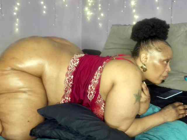 Big-Ass-Wilma Live Webcam on BongaCams