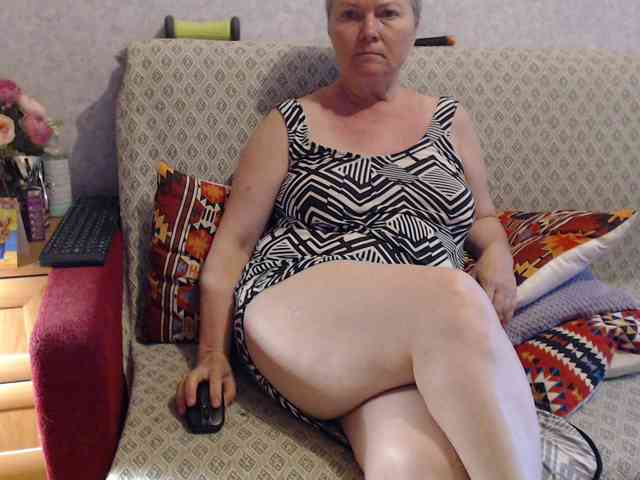 lisaemersson live female cam on bongacams