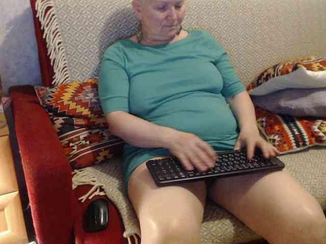 lisaemersson live female cam on bongacams
