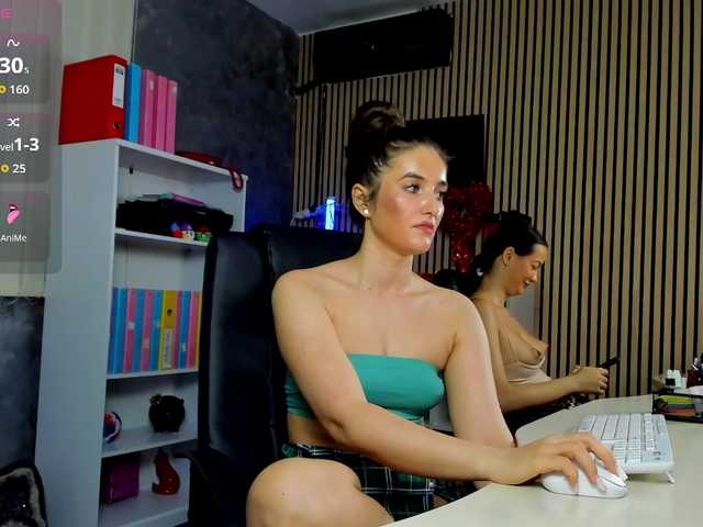 DaryaStars live cam