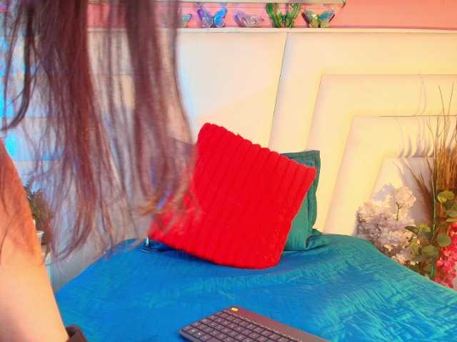moxa-hot live webcam show