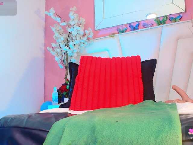 moxa-hot live webcam show