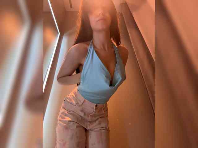 _Meggi_ webcam