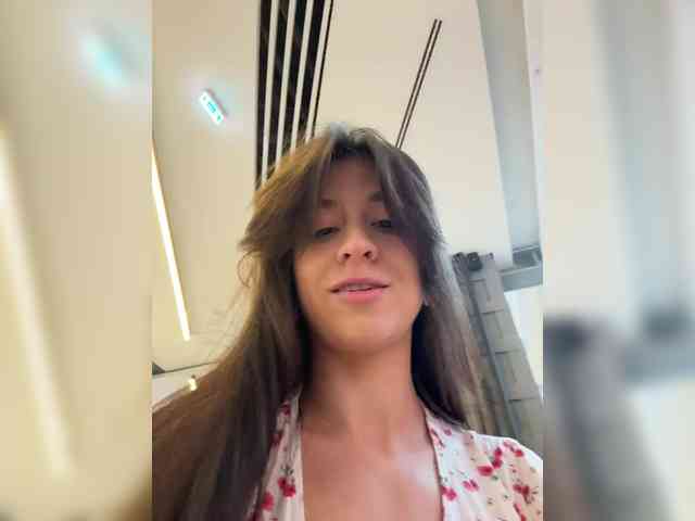 _Meggi_ webcam