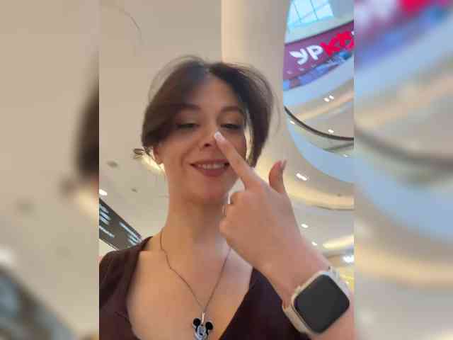 _Meggi_ webcam
