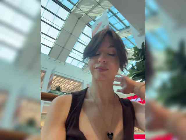 _Meggi_ webcam