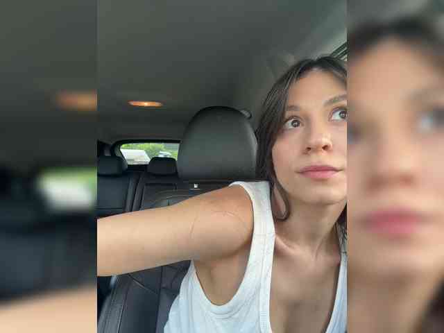 _Meggi_ webcam