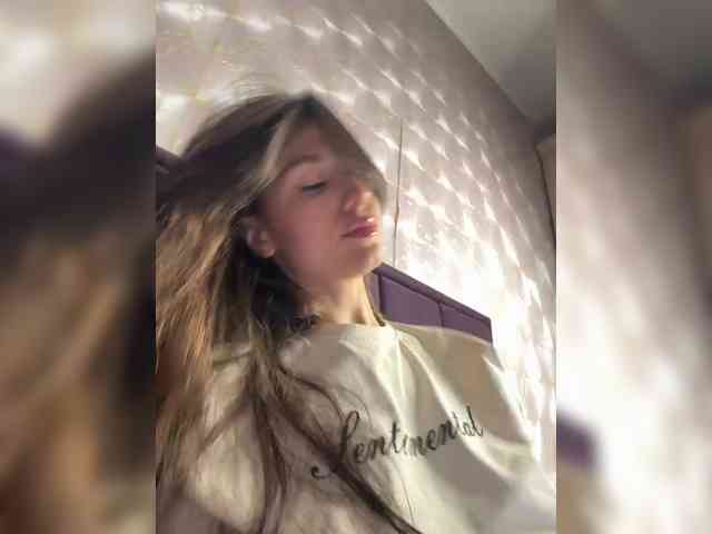 _Meggi_ webcam