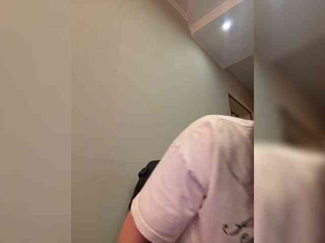 _Meggi_ webcam