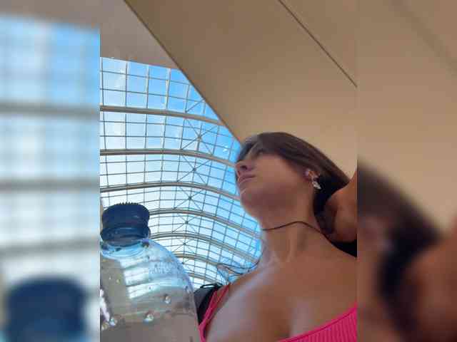 _Meggi_ webcam