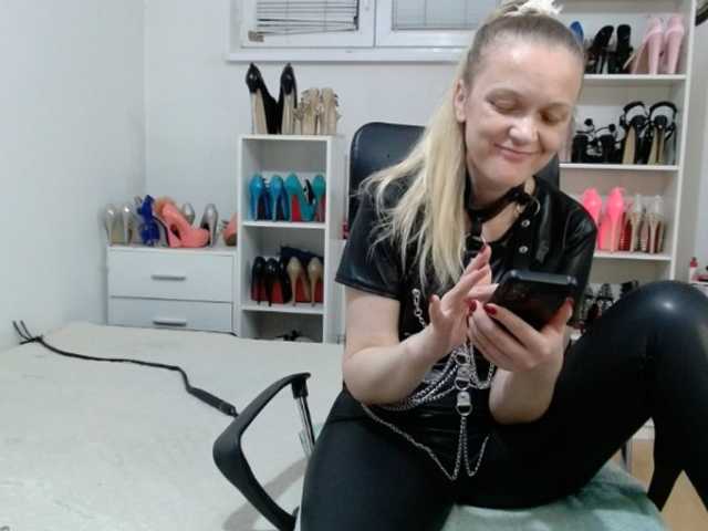 MisstressSabi live cam on BongaCams