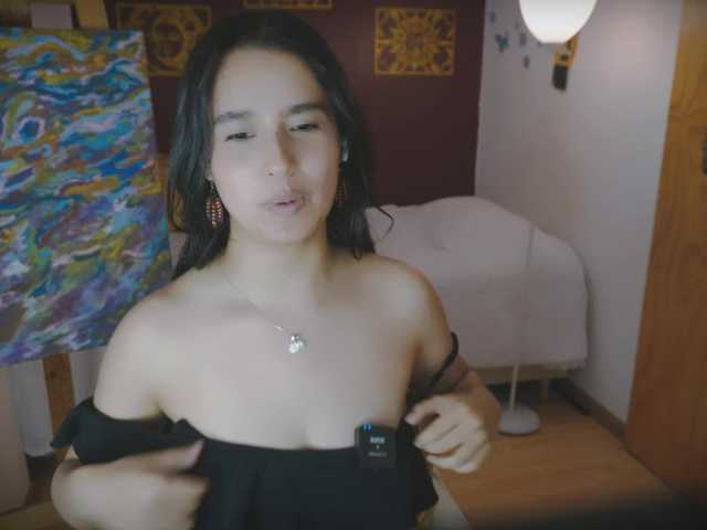 Bella-mwc live cam on BongaCams