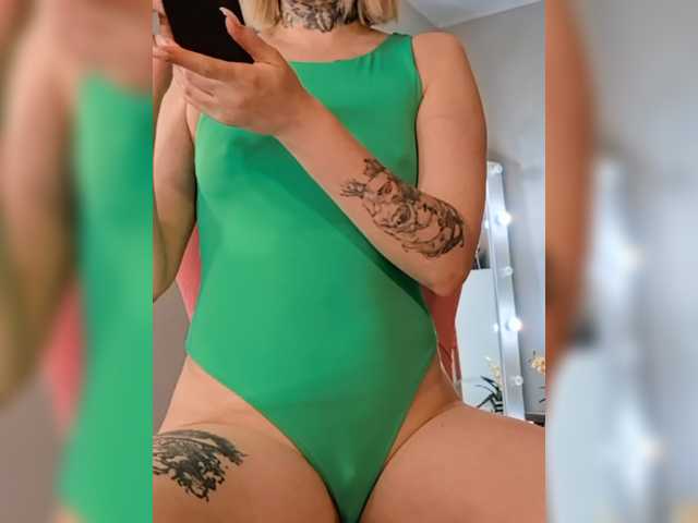 a-squirter live cam on BongaCams