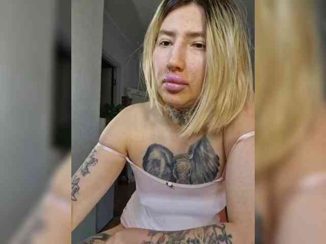 Model: femmfatale
