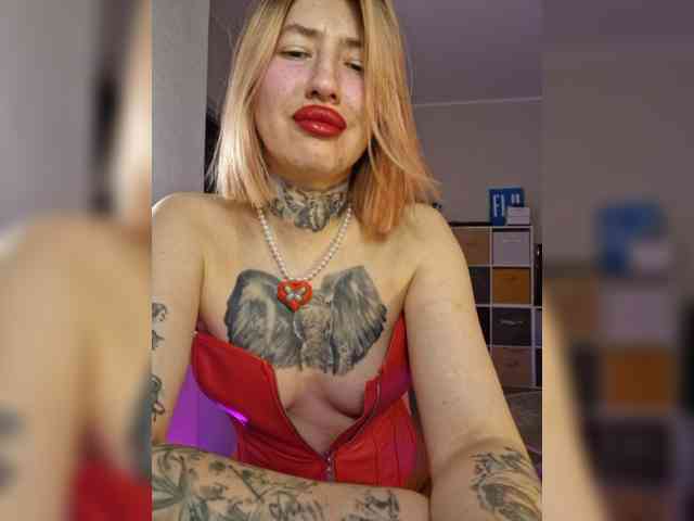 Model: femmfatale