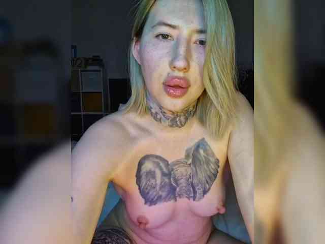 Model: femmfatale
