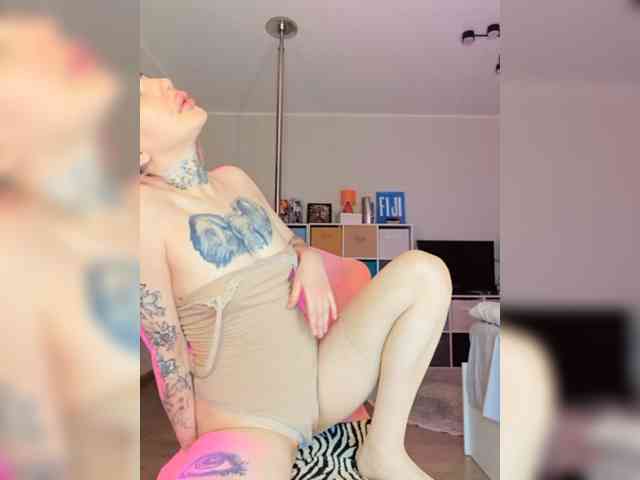 Model: femmfatale
