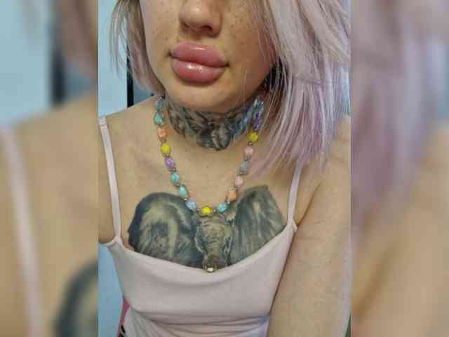 Model: femmfatale