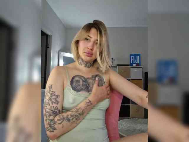 Model: femmfatale