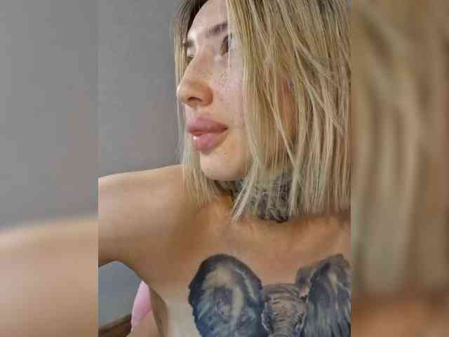Model: femmfatale