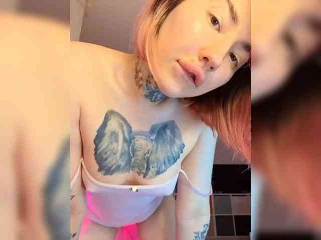 Model: femmfatale