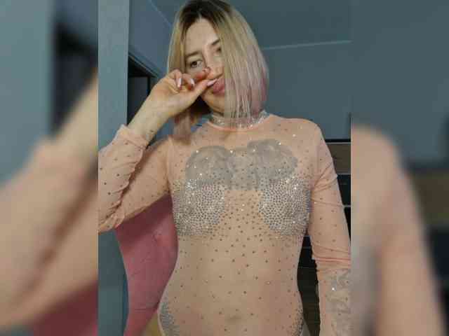 Model: femmfatale