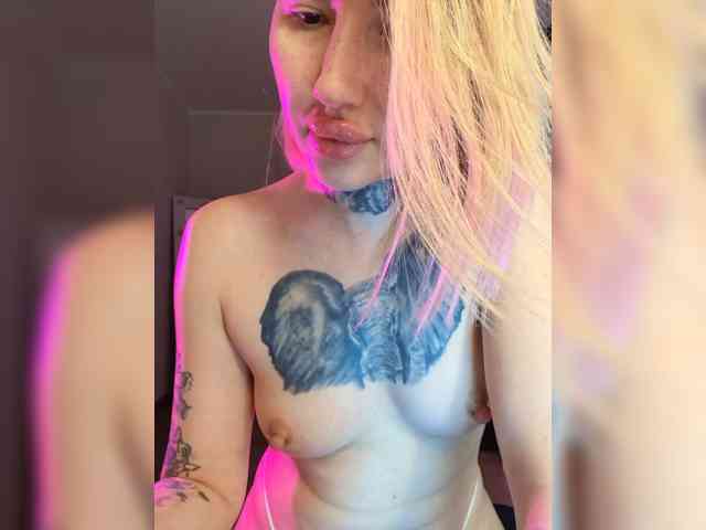 Model: femmfatale