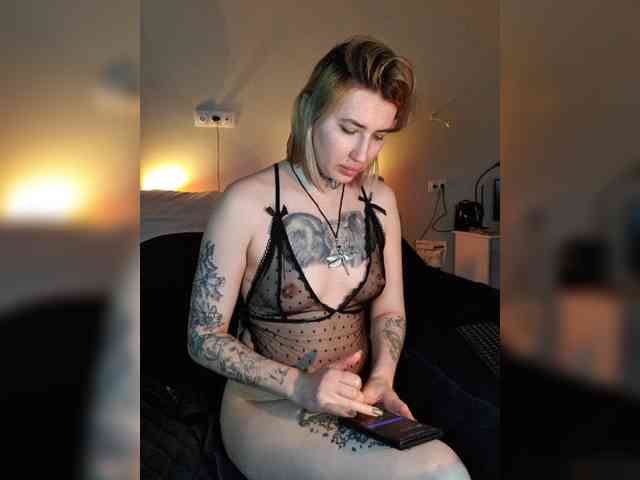 Model: femmfatale