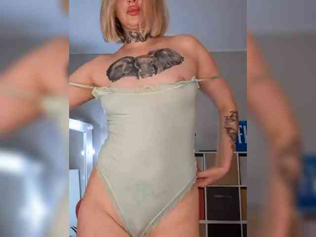 Model: femmfatale