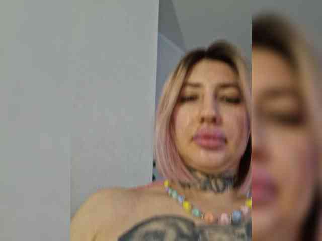 Model: femmfatale