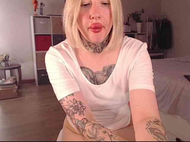 Model: femmfatale