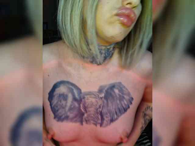 Model: femmfatale